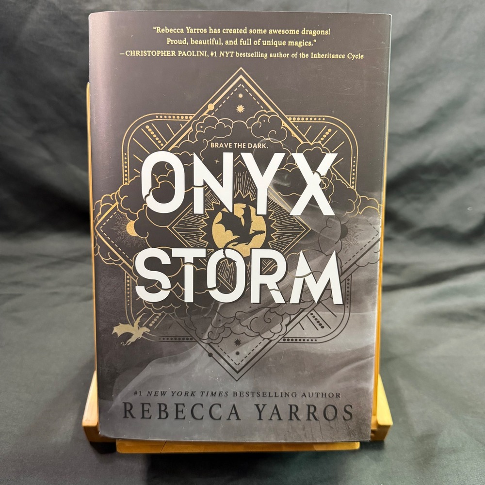 Onyx Storm Rebecca Yarros Deluxe Edition Hardcover Stenciled Edges First Edition
